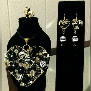 NEW. COMPLETE SET JEWELRY